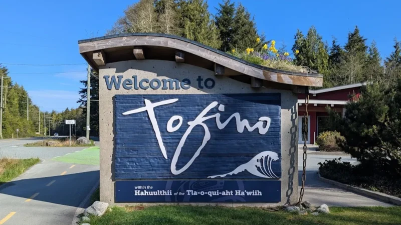 Welcome to Tofino Sign